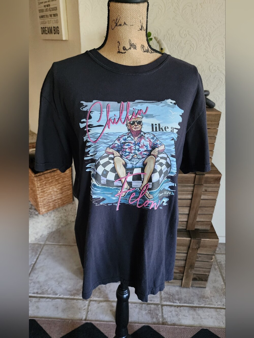 Trump Graphic Tee - Chillin' Like a Felon Design